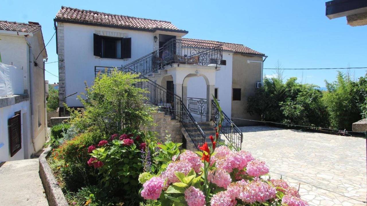 Apartments Eva Malinska Exterior photo